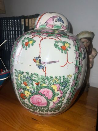 Bombonera de porcelana decorada