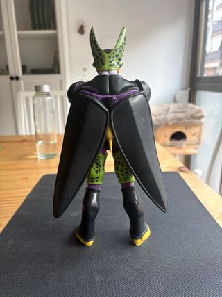 Figura Dragon Ball Cell Medidas: 28cm alto