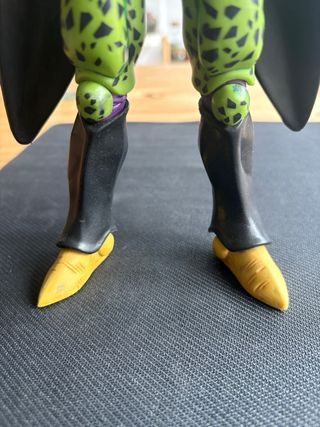 Figura Dragon Ball Cell Medidas: 28cm alto