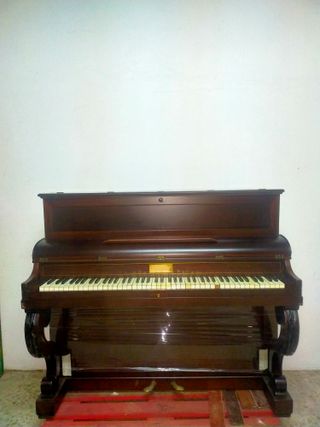 Piano Vertical Marrón