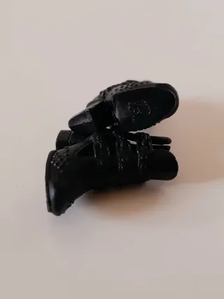 stivaletti e cappello neri Barbie