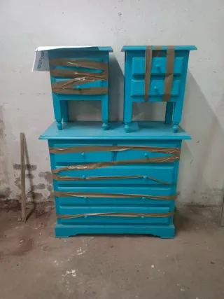 Comodino e cassettiera blu