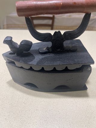 Plancha antigua de hierro fundido