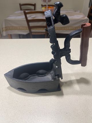 Plancha antigua de hierro fundido