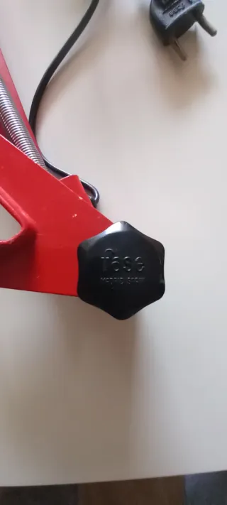 Lámpara Flexo FASE Roja Metálica