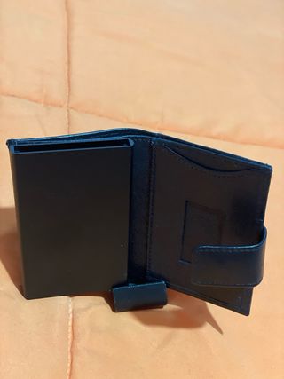 Tarjetero de piel azul PACOMARTINEZ