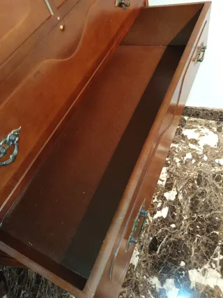 Cómoda de madera.