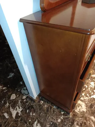 Cómoda de madera.