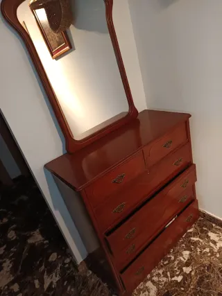 Cómoda de madera.