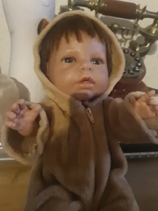 Muñeco bebé con pijama de peluche