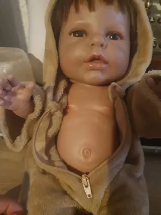 Muñeco bebé con pijama de peluche