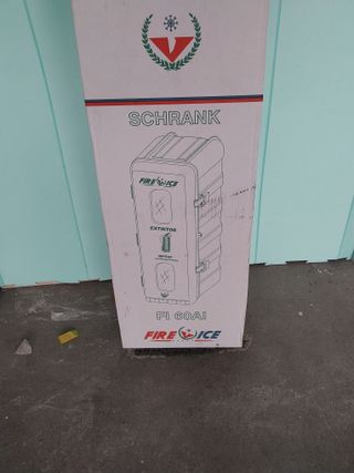 ​ KIT SEGURIDAD: Extintor  9kg + Armario