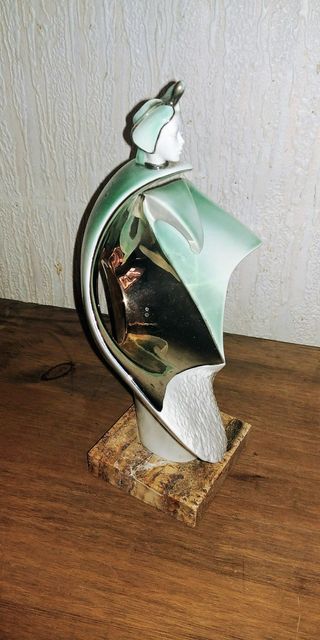 Figura joya Porcelana Galos  con Oro y platino