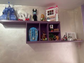 Estantería y escritorio morado