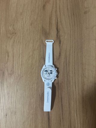 Swatch Omega Mission to EarthPhase Moonshine Gold