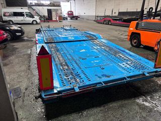 Remolque portacoches para dos vehiculos.