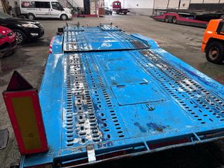 Remolque portacoches para dos vehiculos.