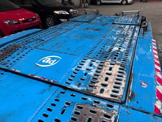 Remolque portacoches para dos vehiculos.