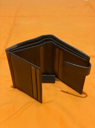 Cartera de piel azul y gris