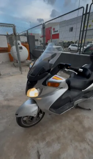 Suzuki Burgman 650 Plata