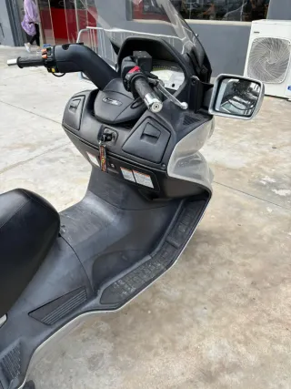 Suzuki Burgman 650 Plata