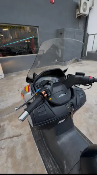 Suzuki Burgman 650 Plata