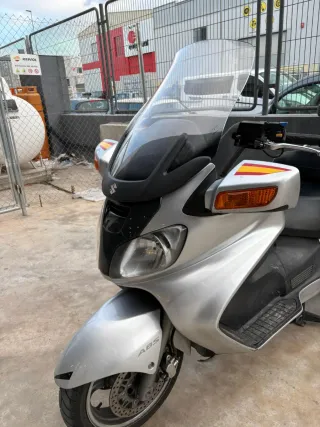 Suzuki Burgman 650 Plata
