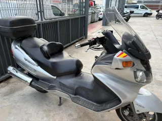 Suzuki Burgman 650 Plata