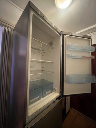 Nevera grande plateada