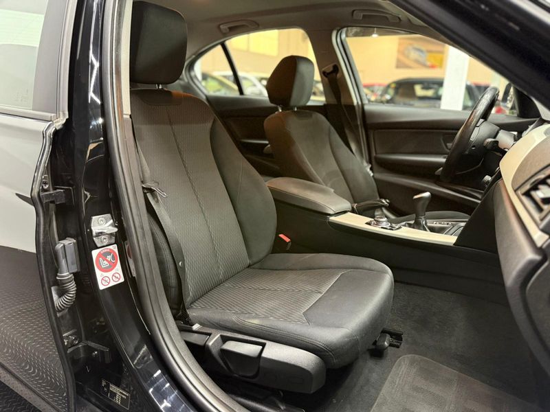 BMW Serie 3 2015, foto 16
