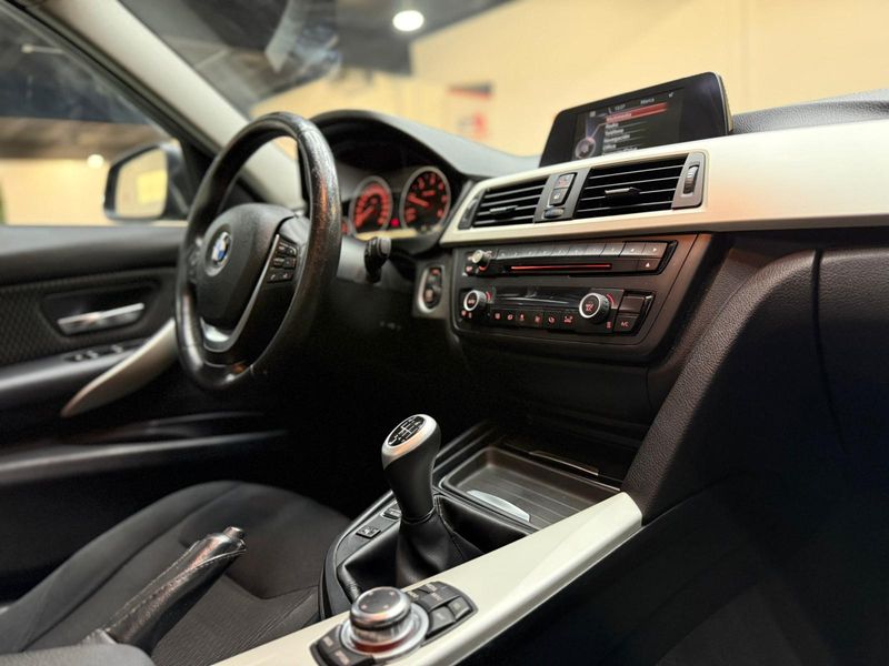 BMW Serie 3 2015, foto 18