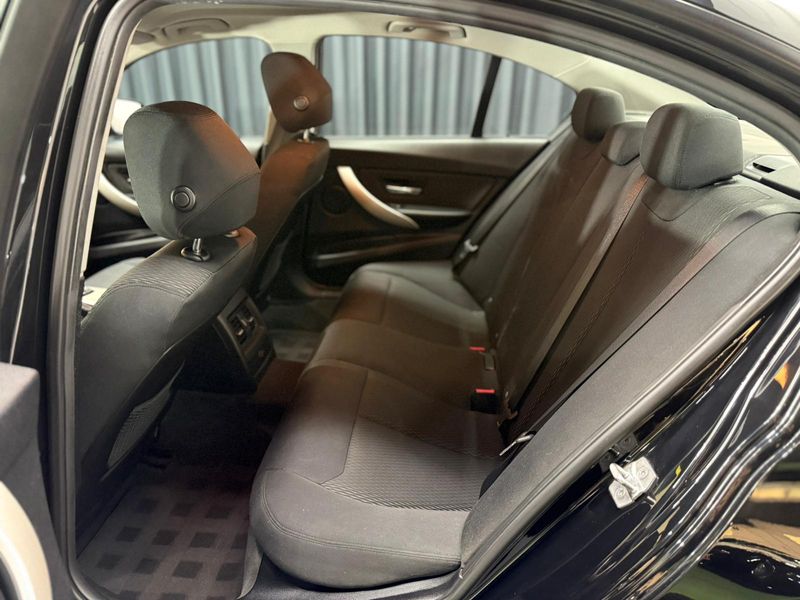 BMW Serie 3 2015, foto 19