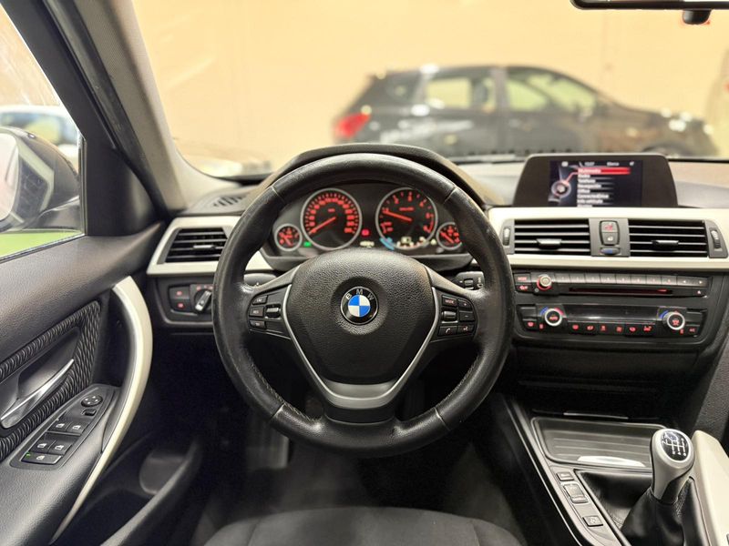 BMW Serie 3 2015, foto 21
