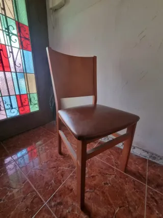 3 Sillas de Madera y Cuero Marrón