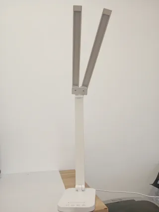 Lámpara de escritorio LED moderna