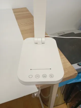 Lámpara de escritorio LED moderna