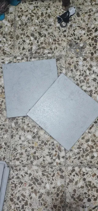 Baldosas porcelana Azul 34x34 cm. Cada baldosa 5€