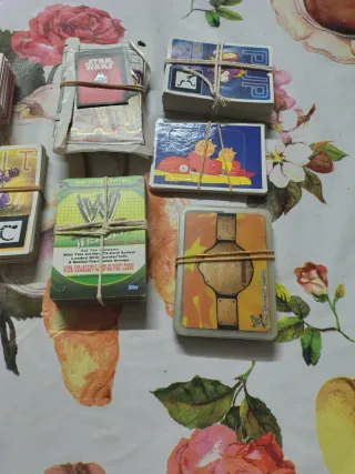 Lote cromos Star Wars, Peppa, WWE, Emoji