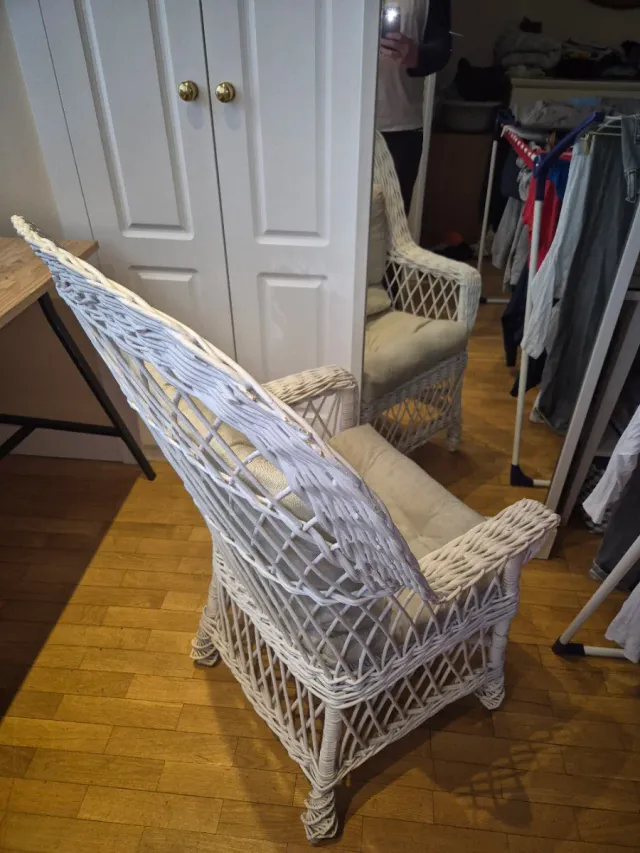 Silla colonial mimbre y tela beige