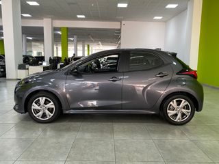 Yaris Active Plus 1.5 120H HEV Gris oscuro