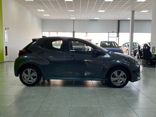 Yaris Active Plus 1.5 120H HEV Gris oscuro
