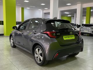 Yaris Active Plus 1.5 120H HEV Gris oscuro