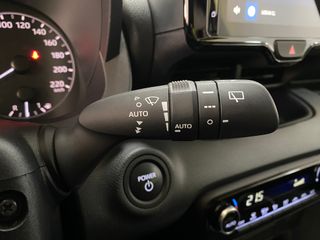 Yaris Active Plus 1.5 120H HEV Gris oscuro