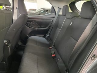 Yaris Active Plus 1.5 120H HEV Gris oscuro