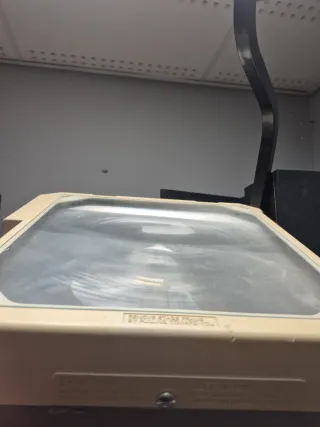 Proyector de Transparencias Beige/Gris