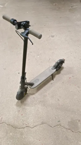 Patinete Eléctrico Xiaomi Scooter Essential