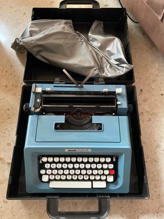 Máquina de escribir Olivetti Studio 46