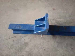 Sargento gato viga azul