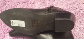 Botas cortas negras con hebilla