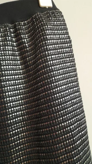 Falda corta negra y plata